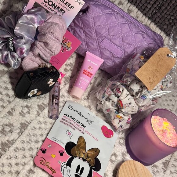 *BUNDLE* Mallows Cosmetic Bag FULL of Beauty Fun & Candle Perfect for Mom & Girl - Picture 1 of 16